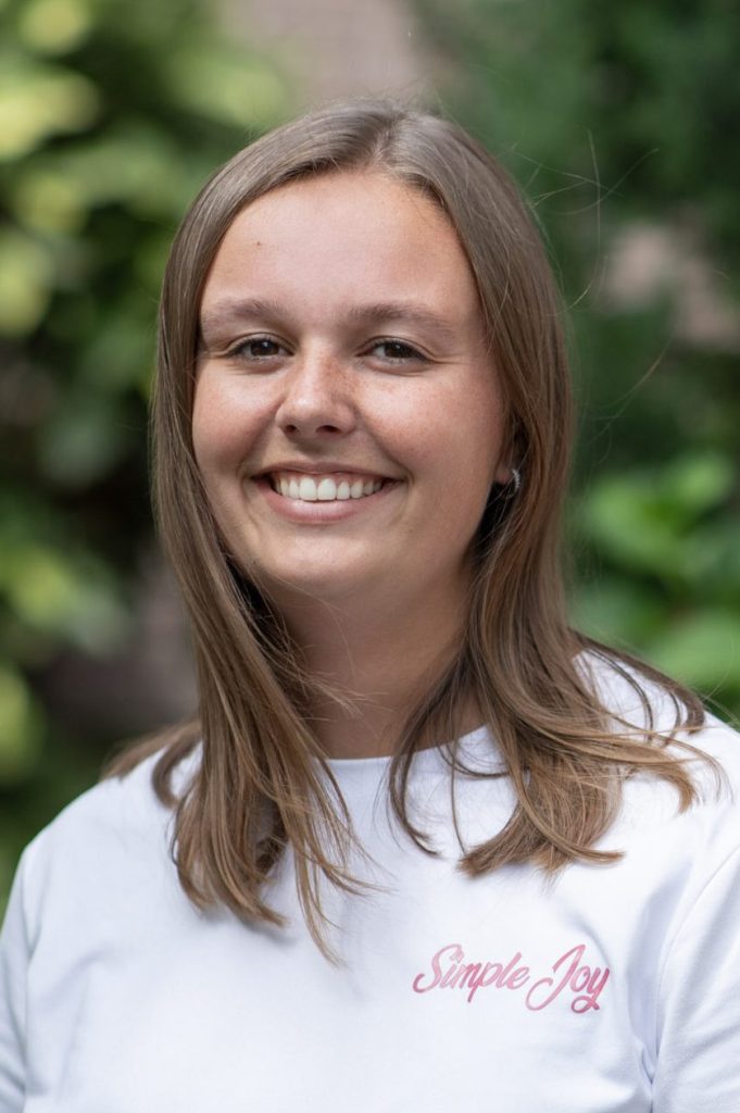 Aniek e1758705374231 681x1024 1